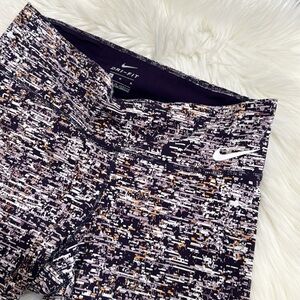 💜Nike Capri leggings with NIKE logo print